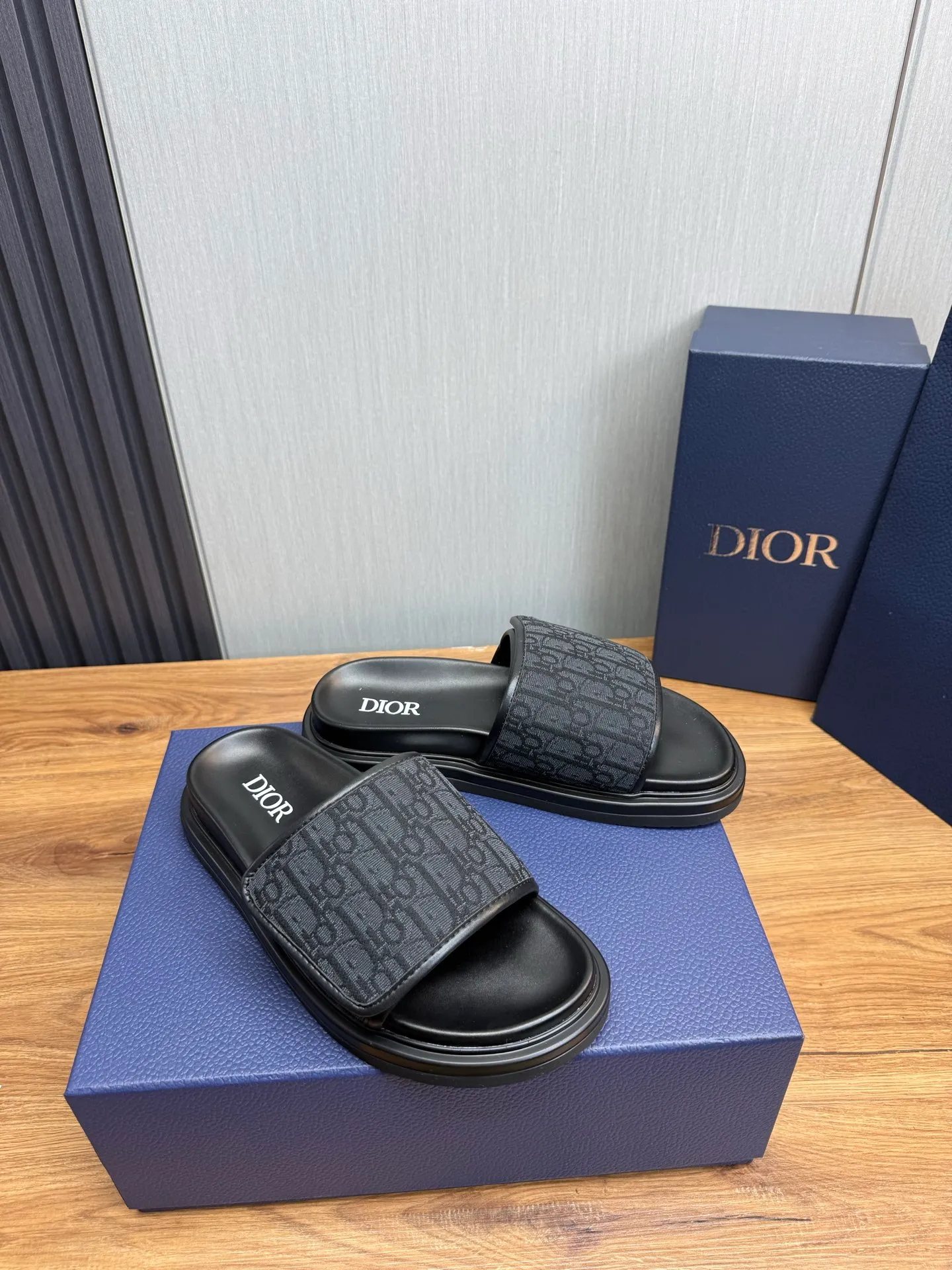 Men's shoes 💰280💰 Dior. Men's slippers 🩴Official website 1:1 production 38-45 yards 45 46 🉑️Customized original material shipped✅